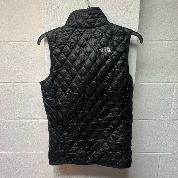 The North Face Charcoal Quilted Vest. XS - Picture 5 of 5